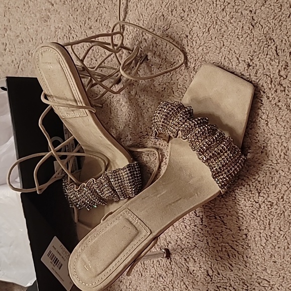 HP 🥳 NIB ankle strap mules 💛 - Picture 3 of 14